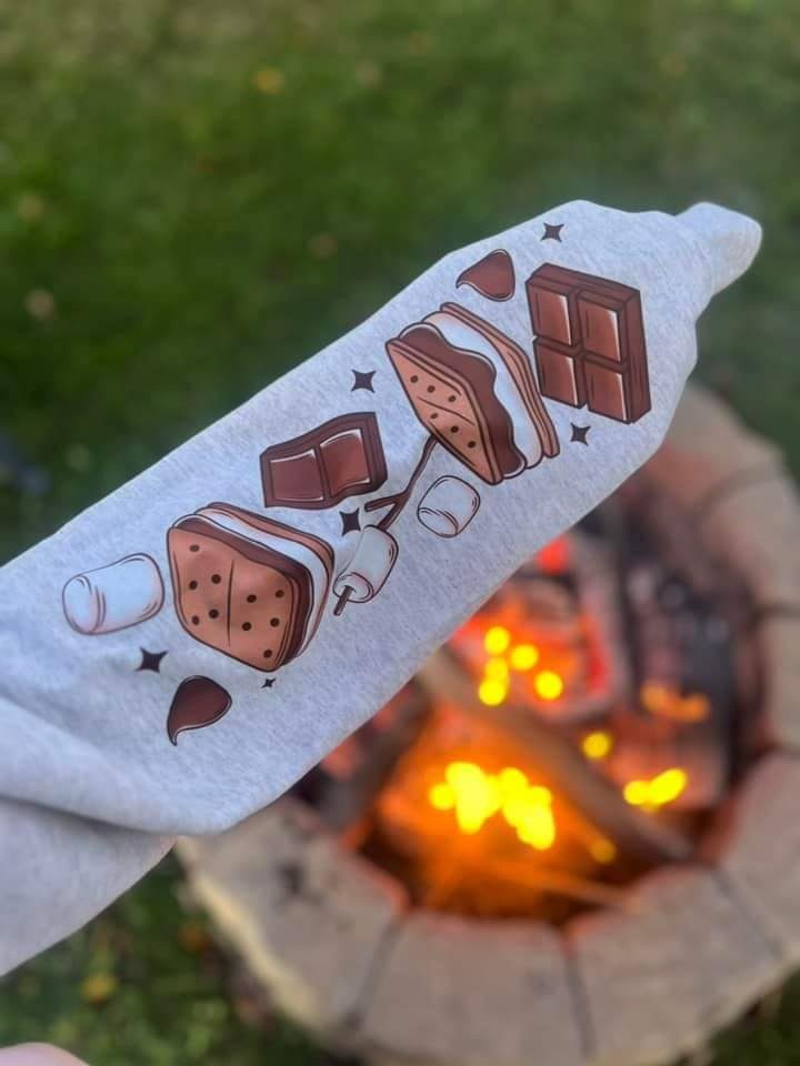 CAMPFIRE & SMORES SWEATSHIRT W/ SLEEVE PRINT