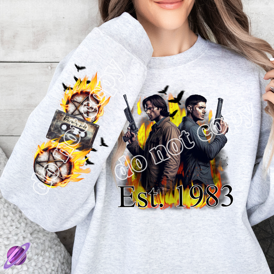 SUPER EST 1983 W/ SLEEVE PRINT CREWNECK SWEATSHIRT