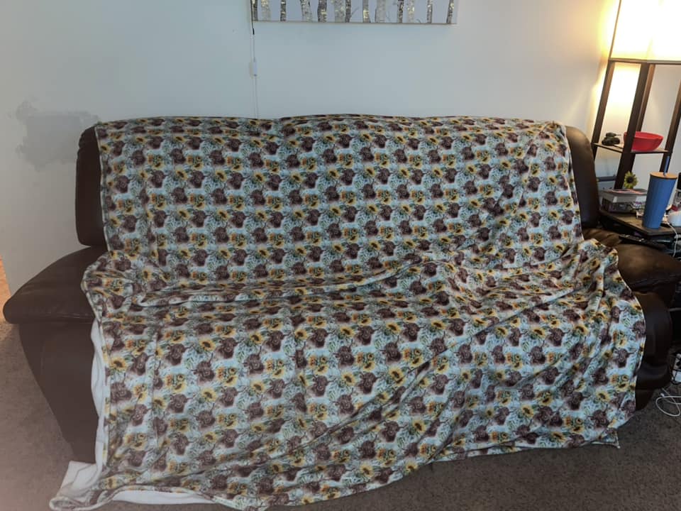 DAISIES - GIANT SHAREABLE THROW BLANKETS