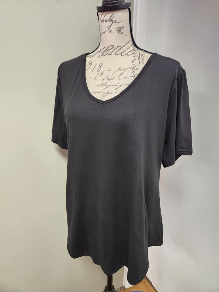 SOLID BLACK-V-NECK TUNIC