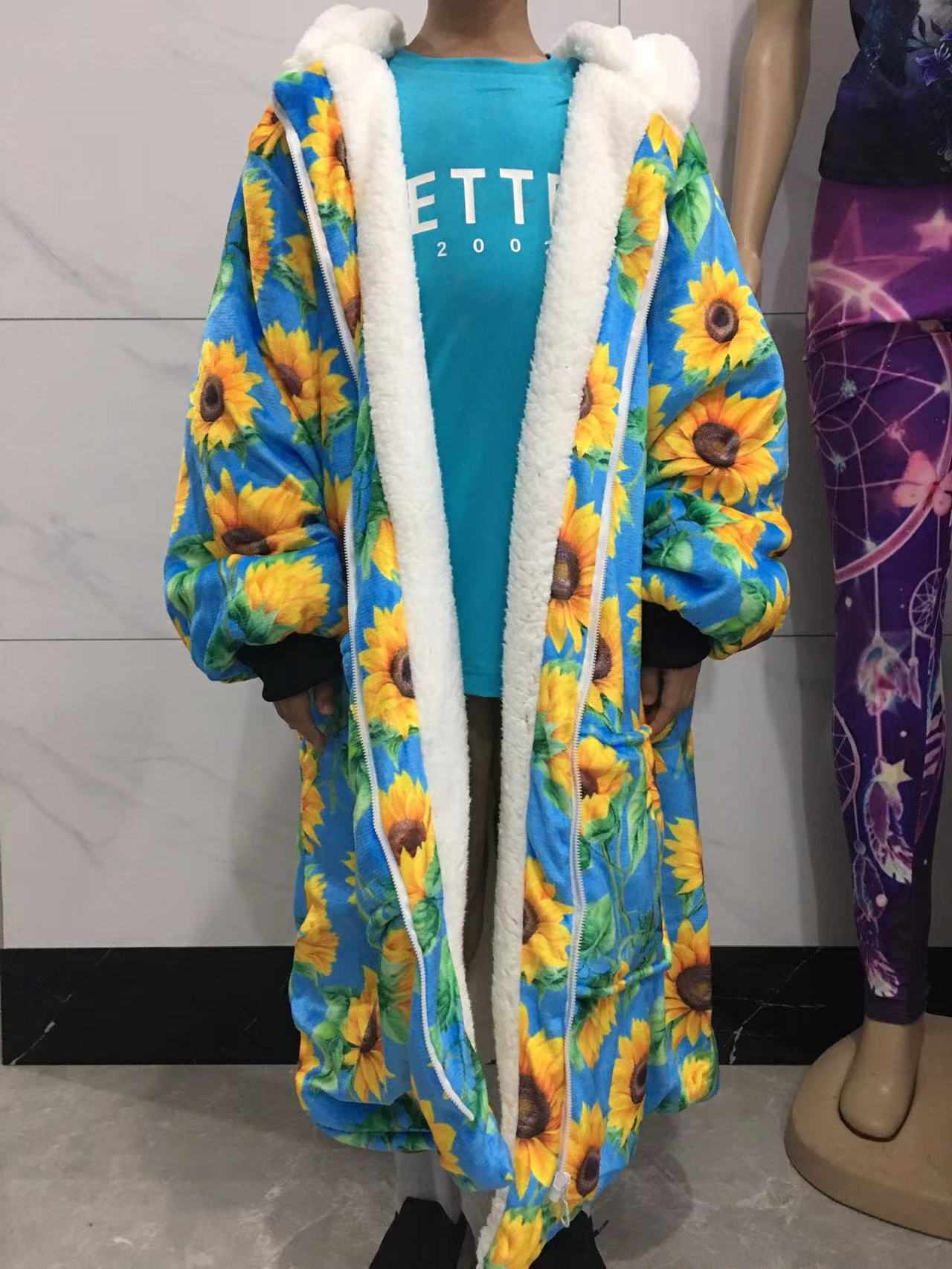 BLUE TD-HOODIE BLANKET RUN-PREORDER CLOSING 9/28 ETA NOV