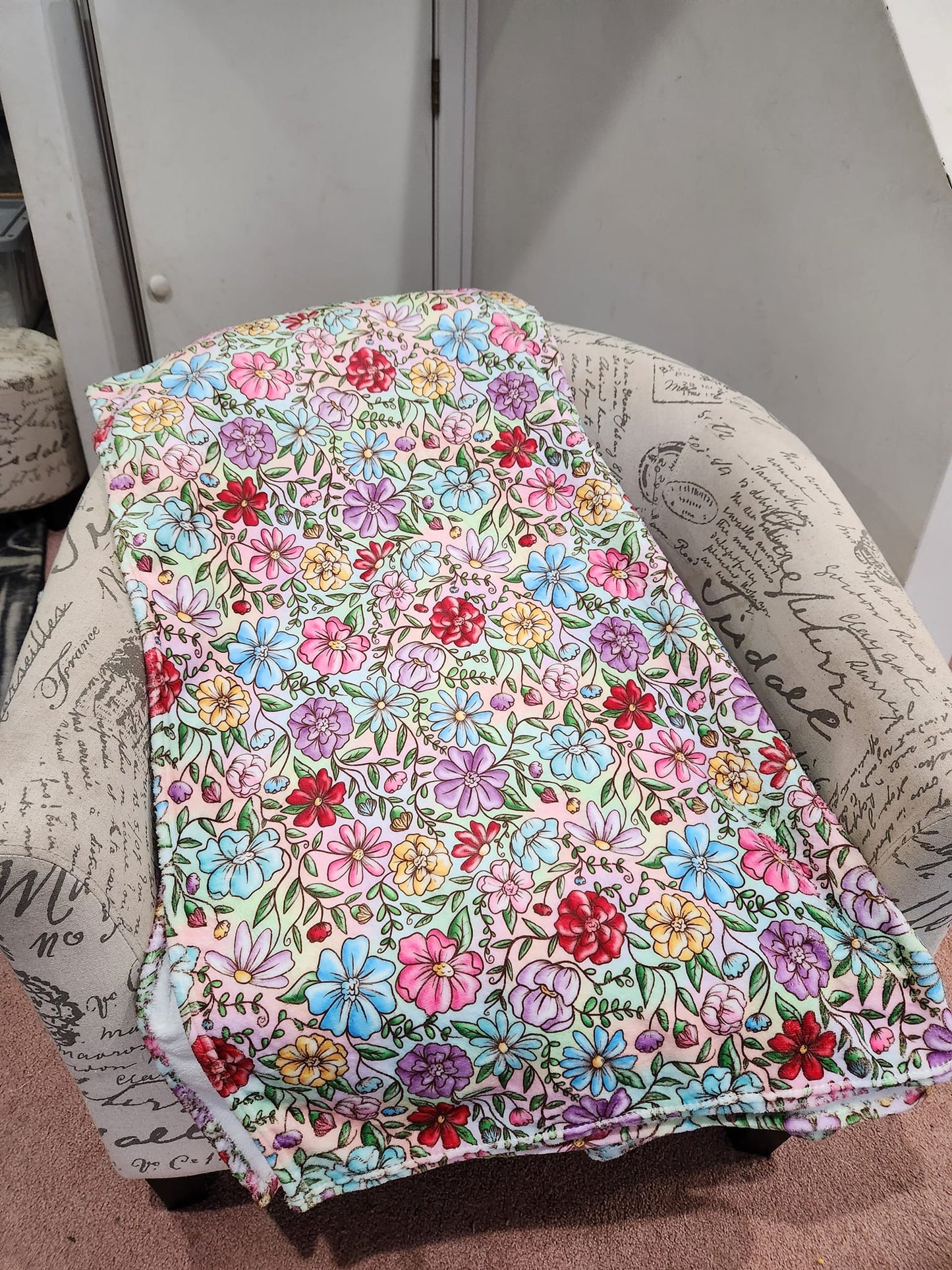 FLORAL PIGGIES- GIANT SHAREABLE THROW BLANKETS